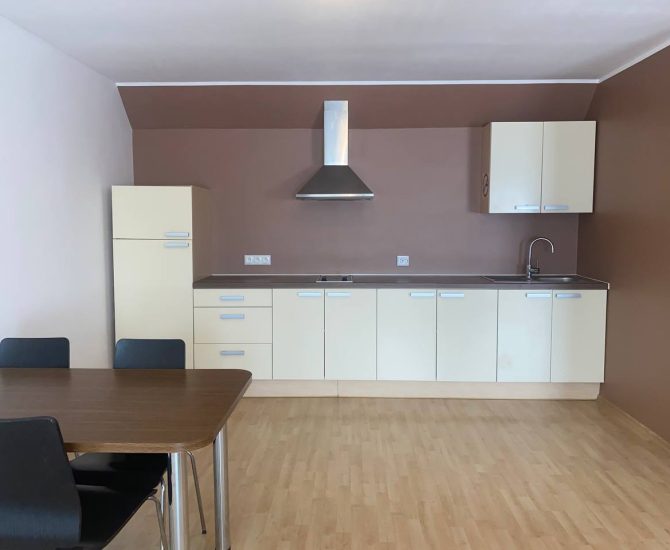 photo_5933579731712721273_y