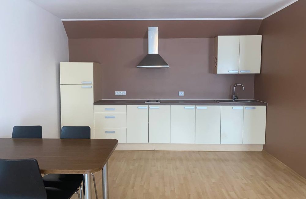 photo_5933579731712721273_y